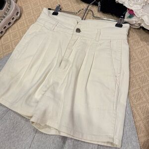 Faherty Women's Off-White Bermudas